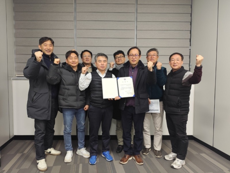 탄소중립 친환경 핵심소재 산학연협의체 지정서 수여 탄소중립 친환경 핵심소재 산학연협의체 지정서 수여.jpg