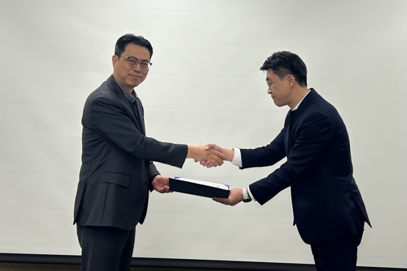 신규직원 임용장 수여식.jpg