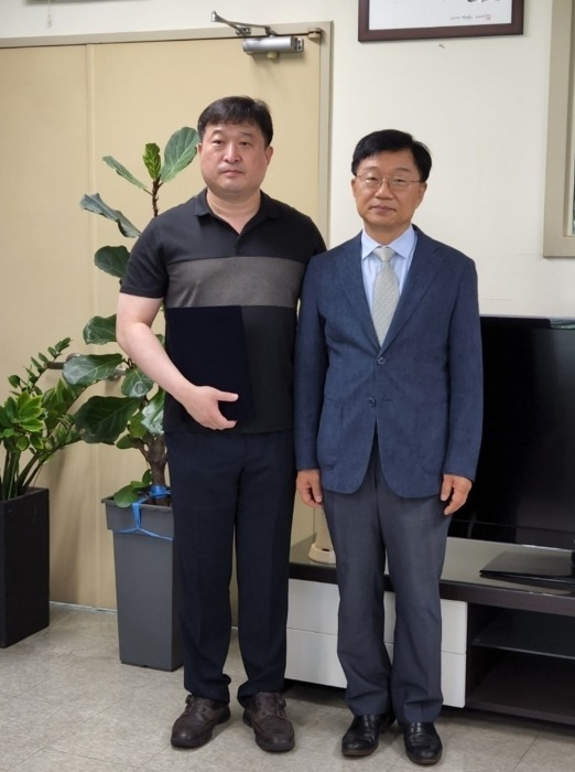 2022년 직원 임명장 수여식 2022년 직원 임명장 수여식.jpg