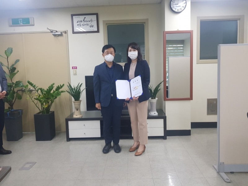 2021년 제 5차 직원 채용 임용장 수여식.jpg