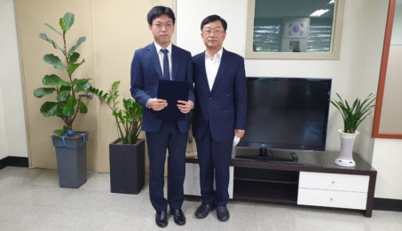 2021년 제 6차 직원 채용 임용장 수여식.jpg